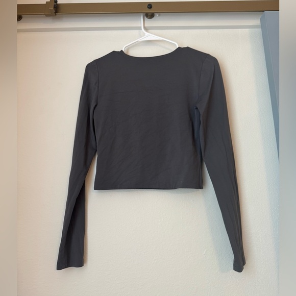 Aritzia Contour Crew Longsleeve in Grey- Large - Picture 8 of 10